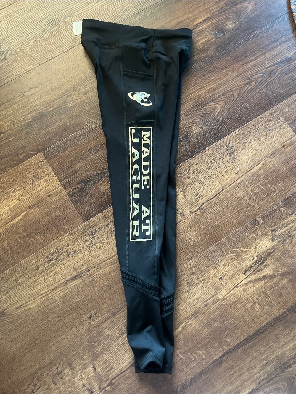 JAGUAR Leggings-size med   with Side Graphic and med blue tee